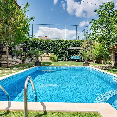 Villa Komitata-Pool And Jacuzzi บัลชิค ภายนอก รูปภาพ