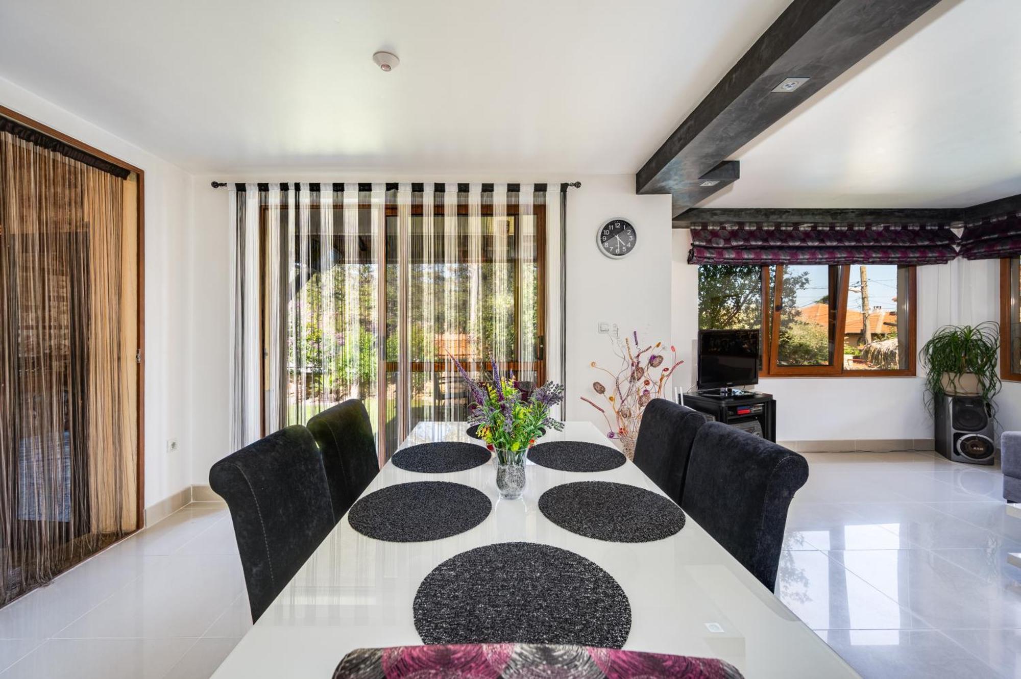 Villa Komitata-Pool And Jacuzzi บัลชิค ภายนอก รูปภาพ
