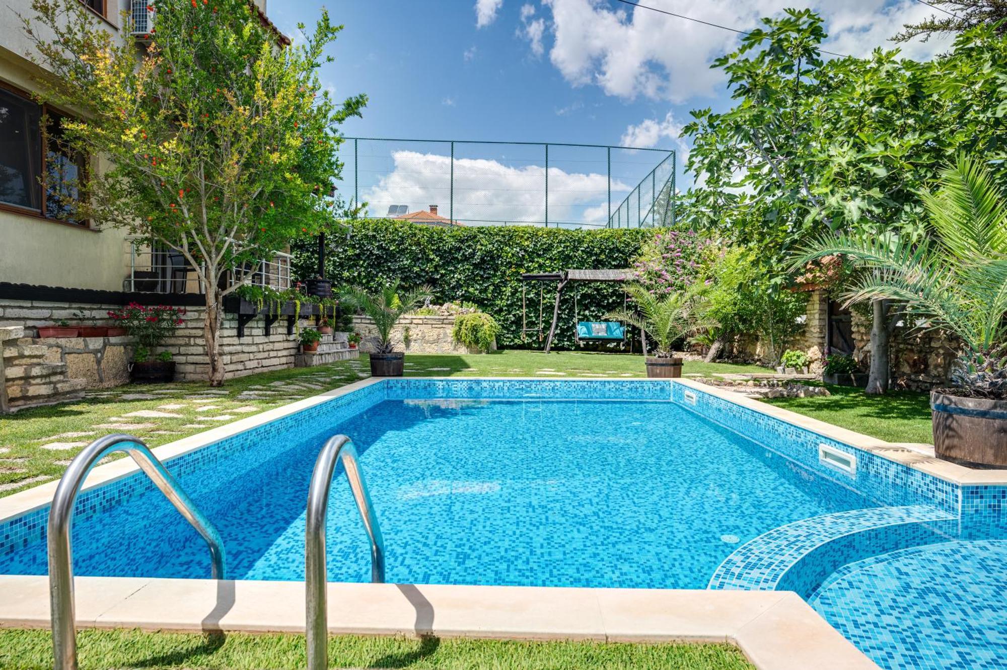 Villa Komitata-Pool And Jacuzzi บัลชิค ภายนอก รูปภาพ