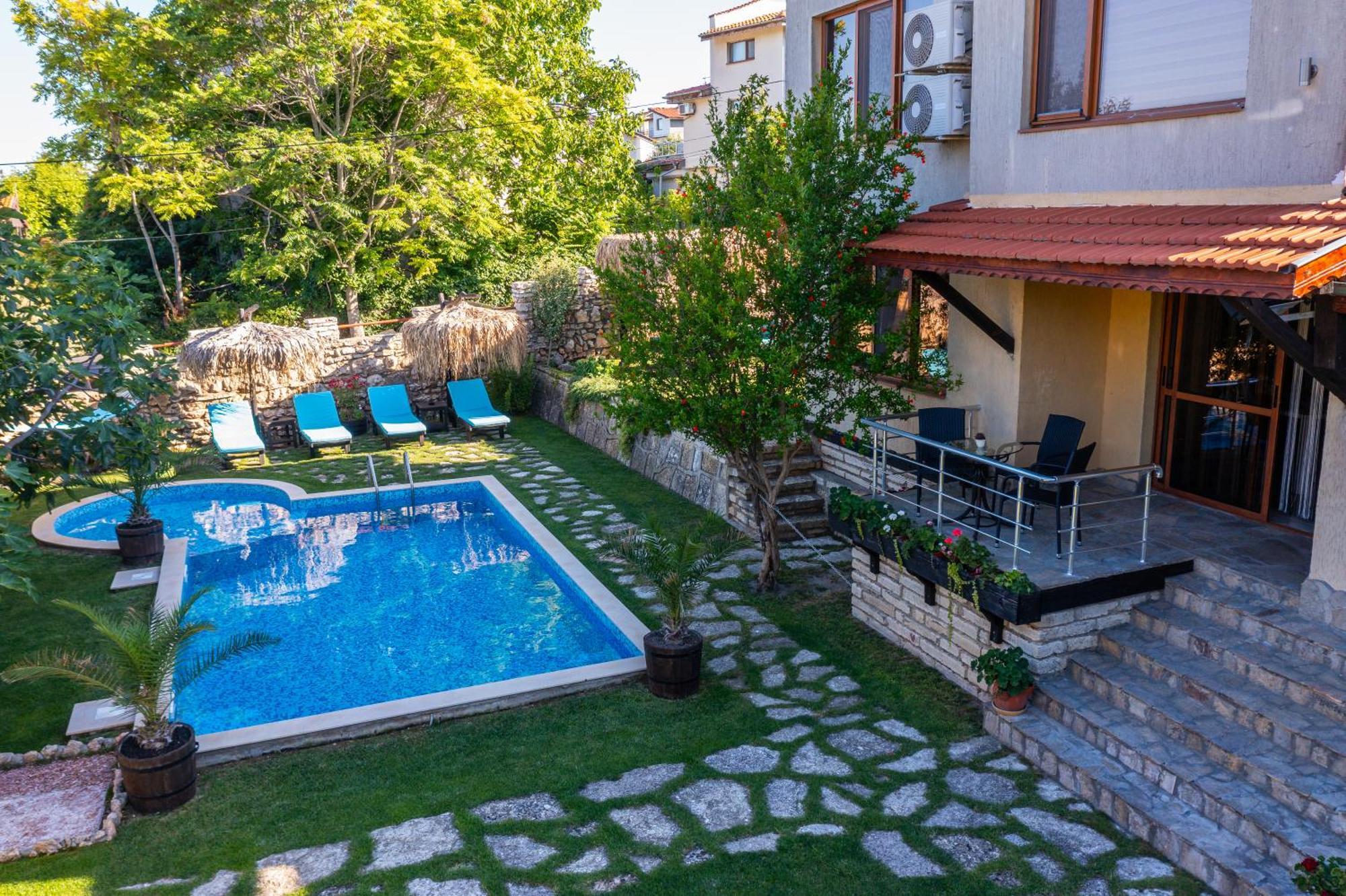 Villa Komitata-Pool And Jacuzzi บัลชิค ภายนอก รูปภาพ